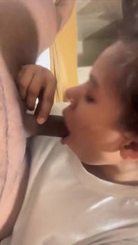 Il suo ragazzo la scopa così forte e lei scarlatte ad alta voce