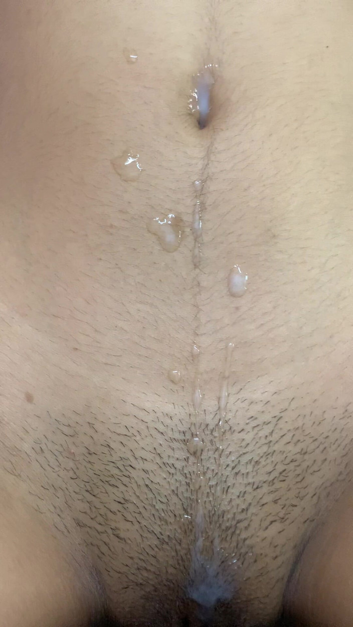 Riya mickey: 18letý pár má první sex, když je sám doma