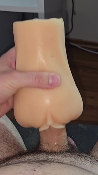 가짜 질을 빨아 자위, 그래서 나는 내 손으로 고전적인 방법을 오르가즘에 자신을 가져왔다.