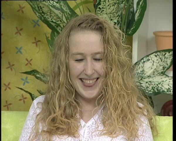 YOUR FIRST PORN: Sandra Befriedigt Dreimal Ihre Muschi - Sandra Memuaskan Pepek Tiga Kali