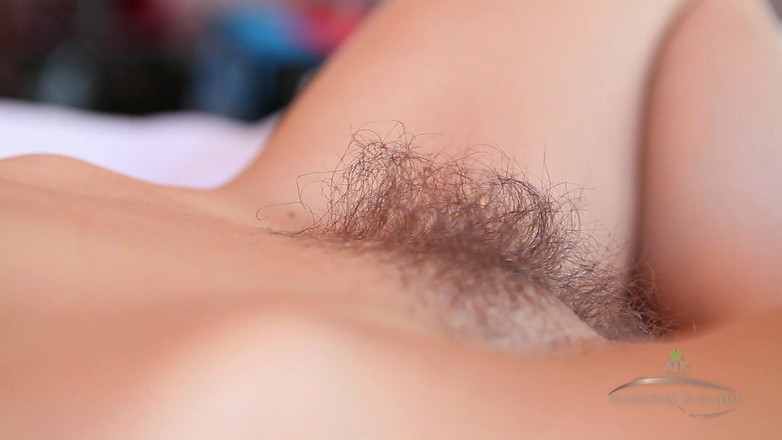 ATK Hairy: Dennie vuole che tu veda la sua adorabile piccola patatina
