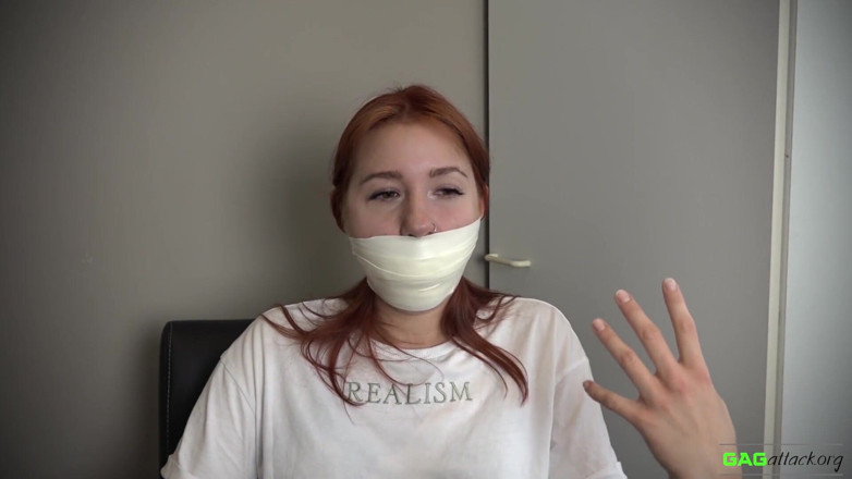 Gag Attack: Red Foxy - mikrofoam kaseti ağzı tıkalı