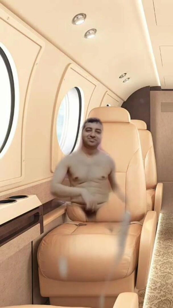 Cute & Nude Crossdresser: Masturbare cu băiat gol pe scaunul avionului virtual Air.