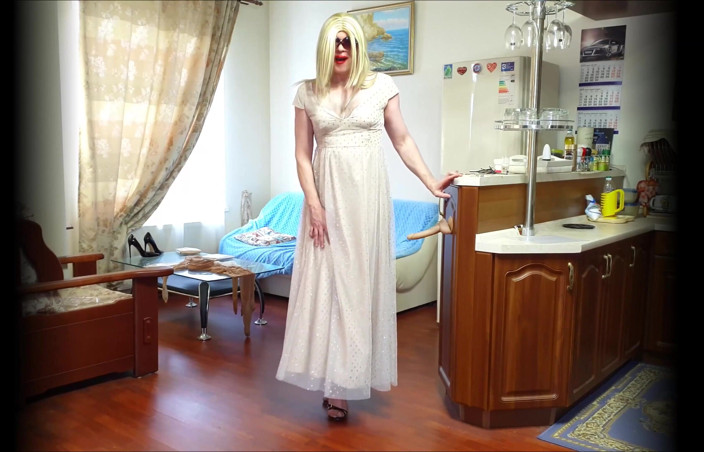 Sissy Stella: Насолоджуйтесь собою і чекайте на вас...