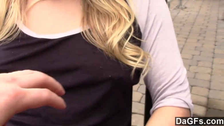 Dagfs: DaGFs - Carter Cruise zostaje zalana owłosioną cipką