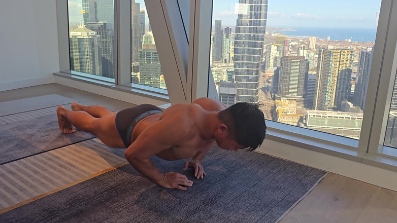 Sensual Rubs: Entrenamiento Y Ducha Teaser