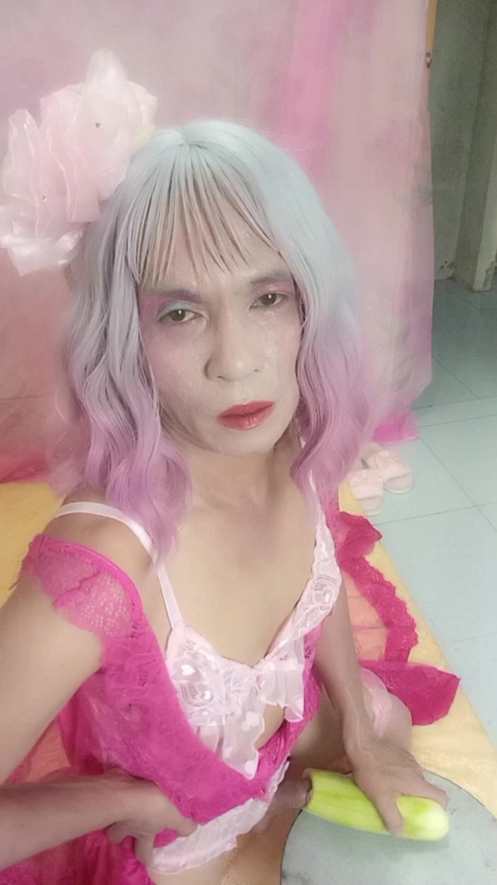 nguyen dang thien tri: 섹시한 드레스를 입고 자위하는 트랜스젠더 Oanh Le.