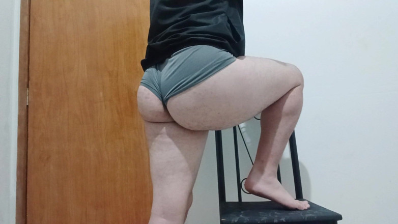 amateurbrazilian: Duduk di tepi menunjukkan pantat saya