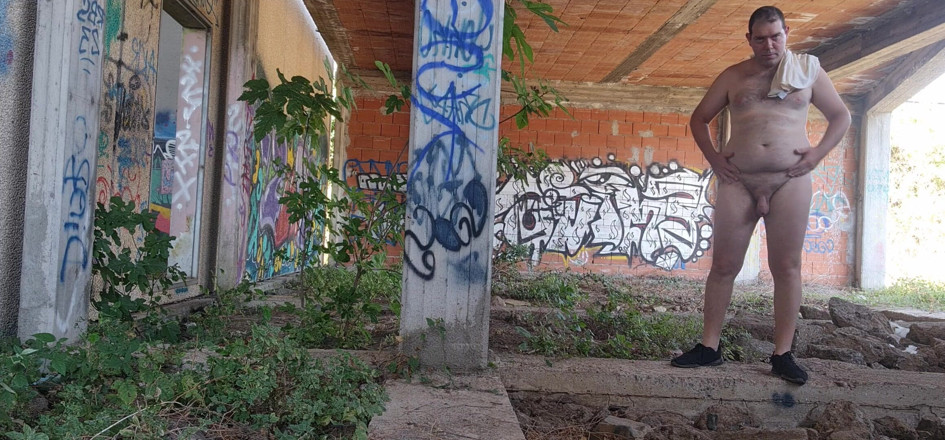 Mirko2589: All Naked on a Construction Site