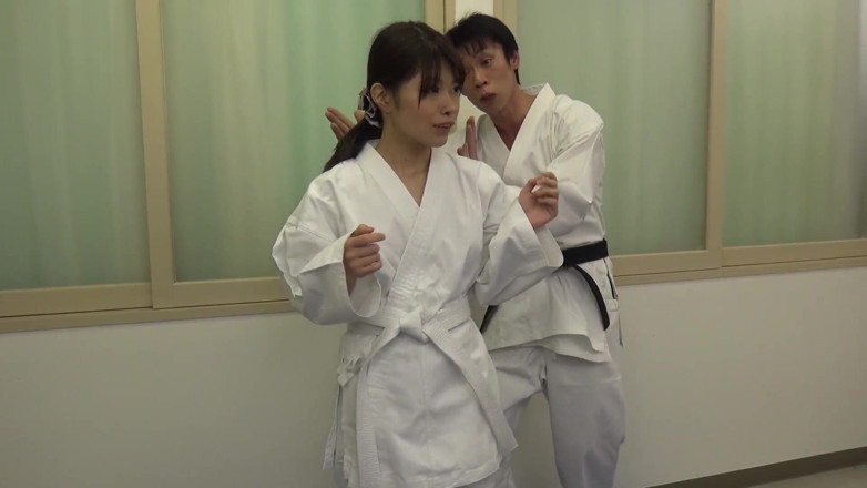 Caribbeancom: Japanese teen fucked before karate class by her teacher