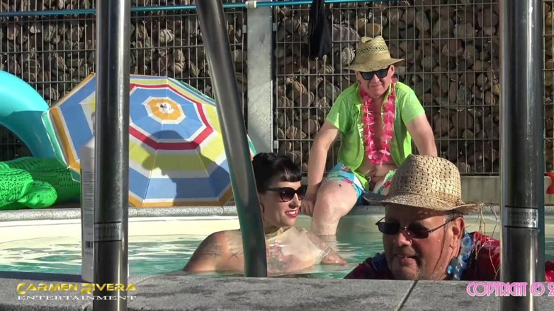 Domina Lady Vampira - SM Studio Femdom Empire: Carmen Rivera und Lady Vampira feiern eine poolparty mit ihren...