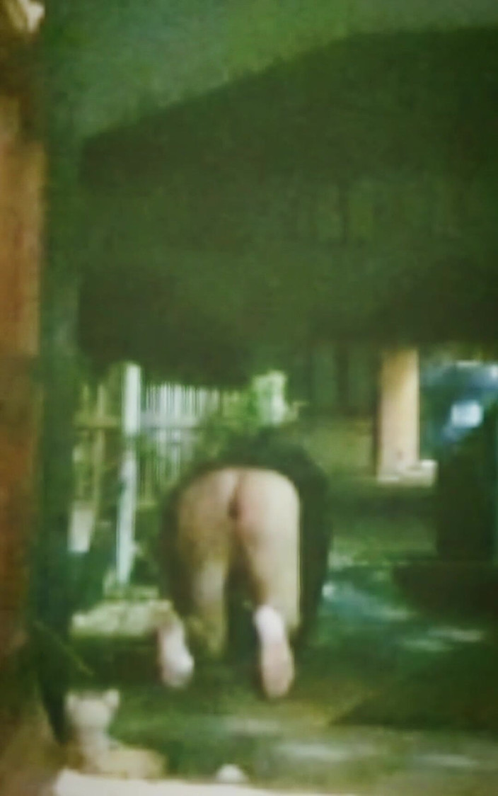 MaleModel: 外に見えるお尻(前庭)