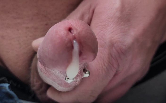 Pierced King: Masturbándose 3. Rey perforado