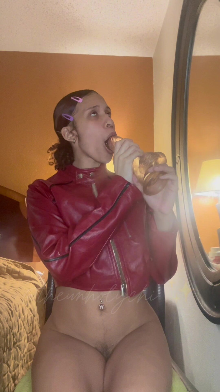 theunholychi: Podívej, jak velká je ve mně