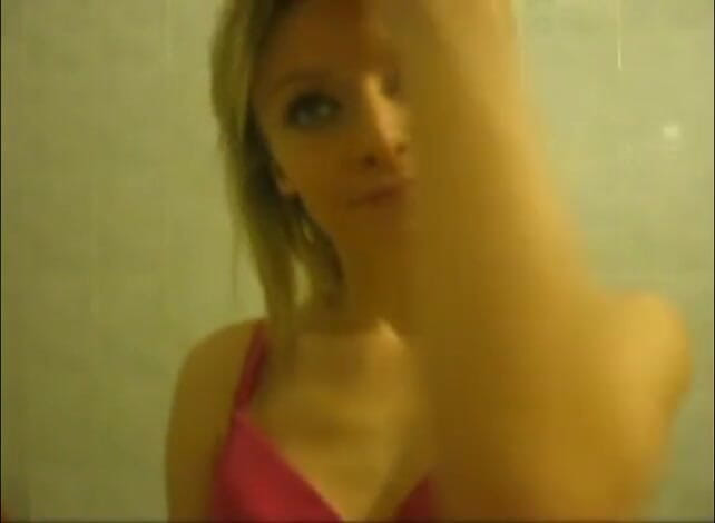 Femdom Austria: Anastasiiny plivající zubní pasty