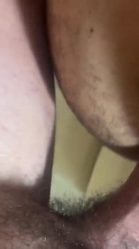 Pillo a Mi Novio Chateando Con Otros Y Le Castigo Fuertemente (completo)