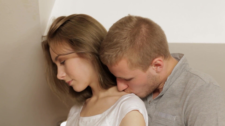 Eluxe Erotic: Bonita e jovem