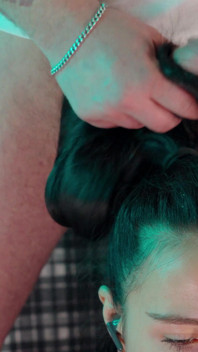 Freeuse Hairjob While She Vapes & Scrolls