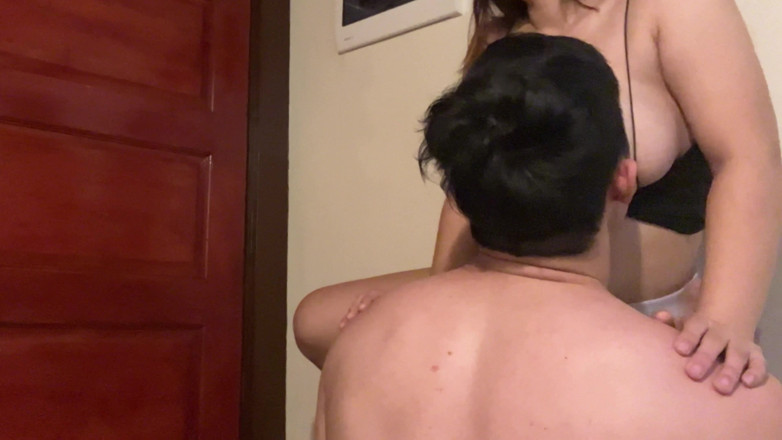 EL Swallow: Sta bramando un cazzo