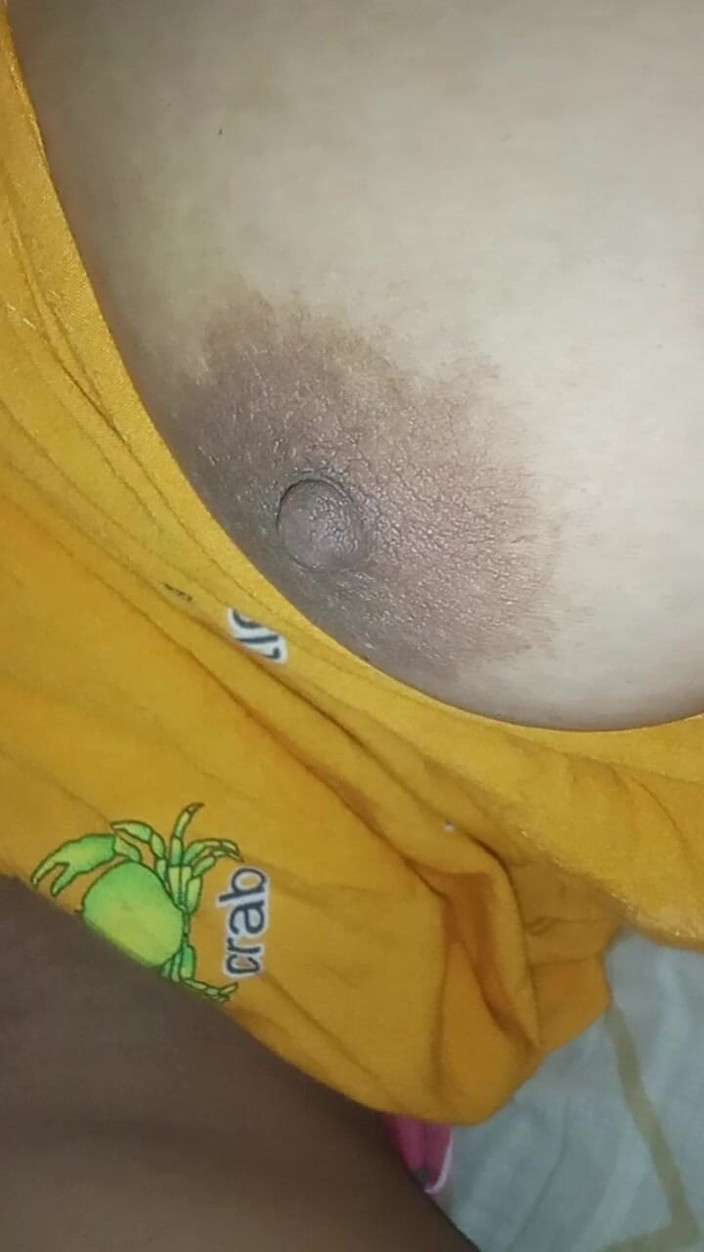 Mom24: Gioca con la suocera mentre il suocero sta mangiando