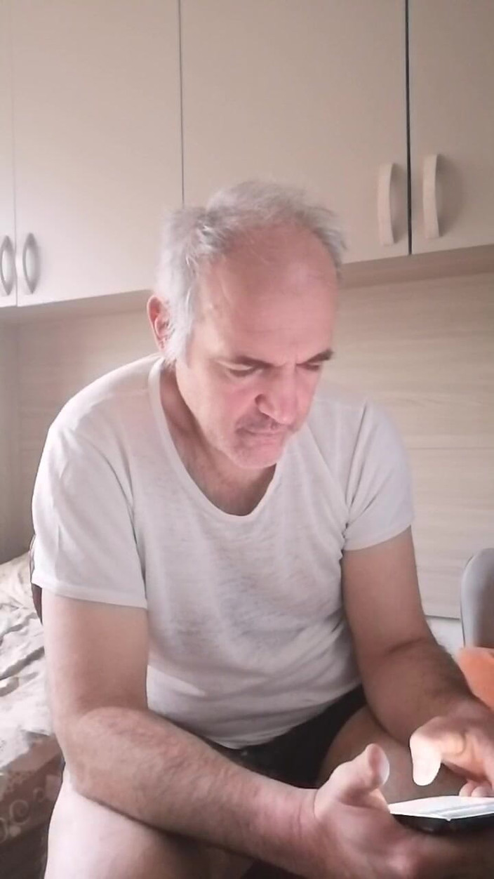 Setesesso7: Eu masturbo meu pau duro, mijo duas vezes na garrafa...