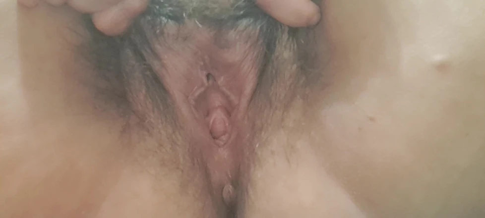 Mommy big hairy pussy: Putting Cream on the Hot Legs