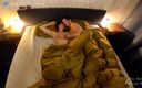 Max &amp; Annika: Cavalcata sensuale a letto con baci e mangiare sborra + lunghi...
