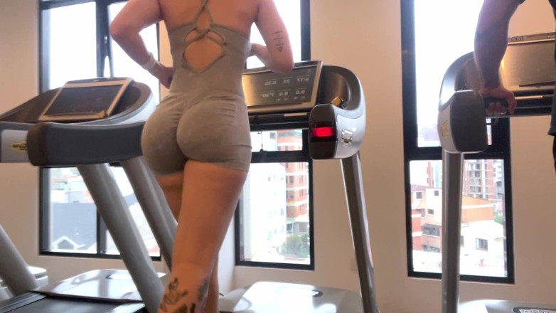 Secret Latina: Di gym: pantat bahenol gadis atrak dientot habis-habisan di gym