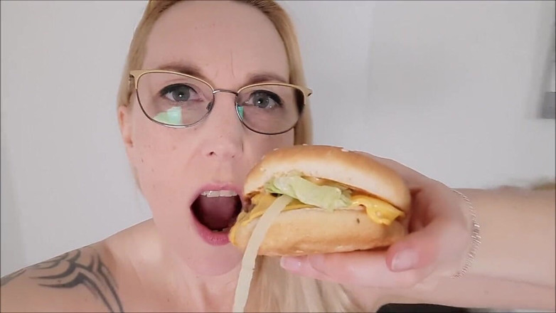 Sally Secret: Burger kencing berair saya yang lezat!!