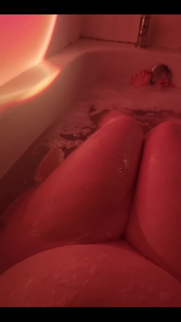 Bunny Royle: Bersantai di Bilik Mandi