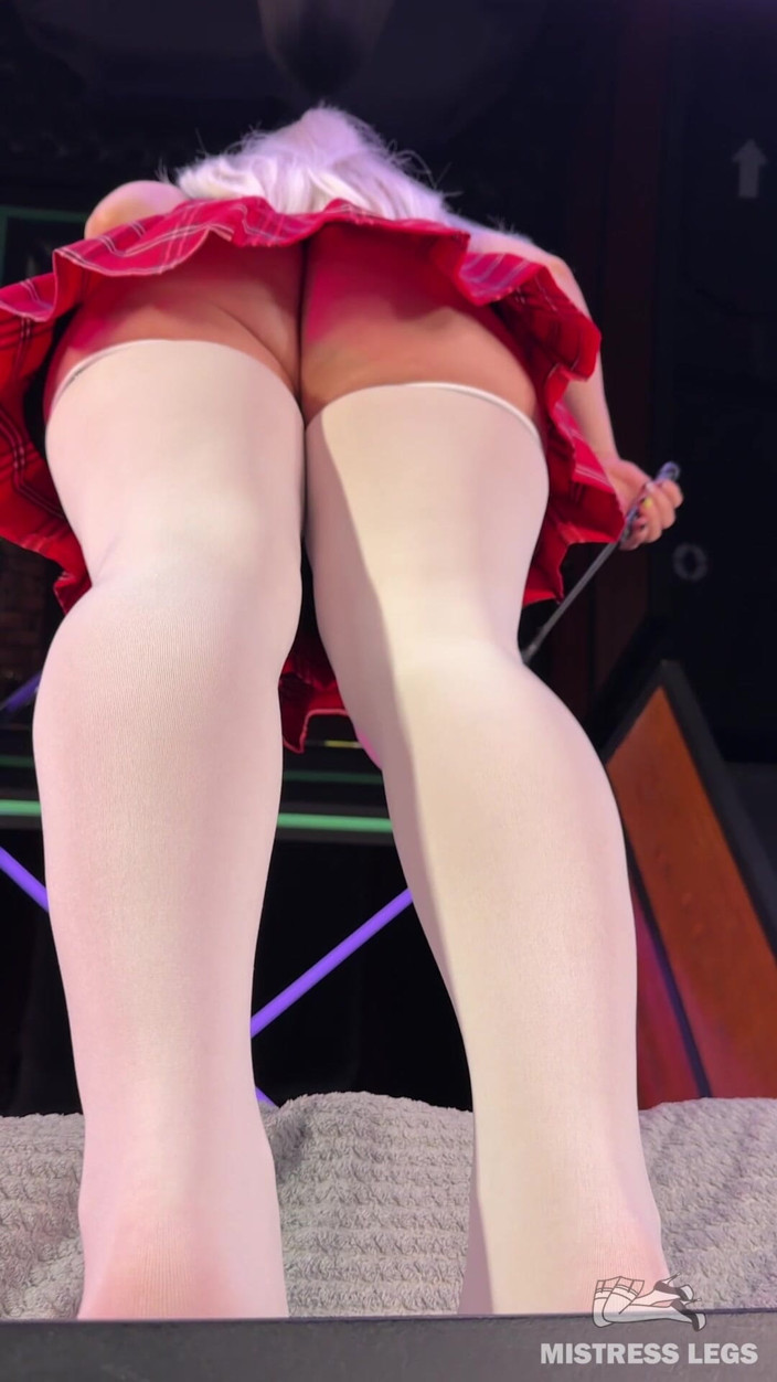Mistress Legs: Socken auf - socken aus - schnelle socke necken vor dem hauptvideo