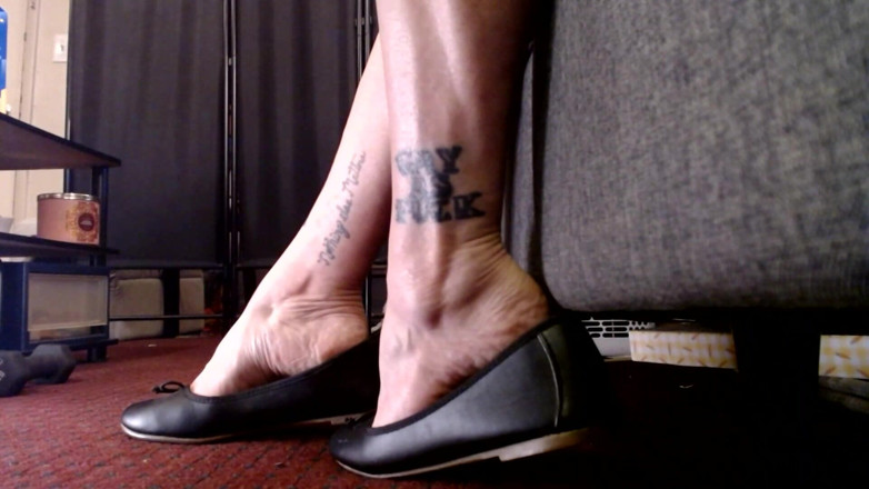 Abby Anna: Ankle Cross Ballet Bermain Dip Dip Dangle
