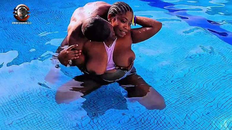 Tusweet9ja: Ngentot hot di kolam renang