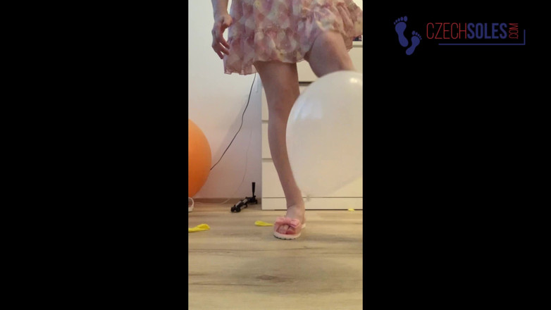 Czech Soles - foot fetish content: Feet &amp; Balloons Crushing