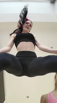 April e Rokky- speciale mutandine seduta in faccia