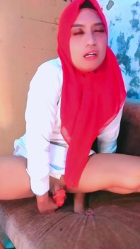 Indonesian Hijab Shemale Anal Workout