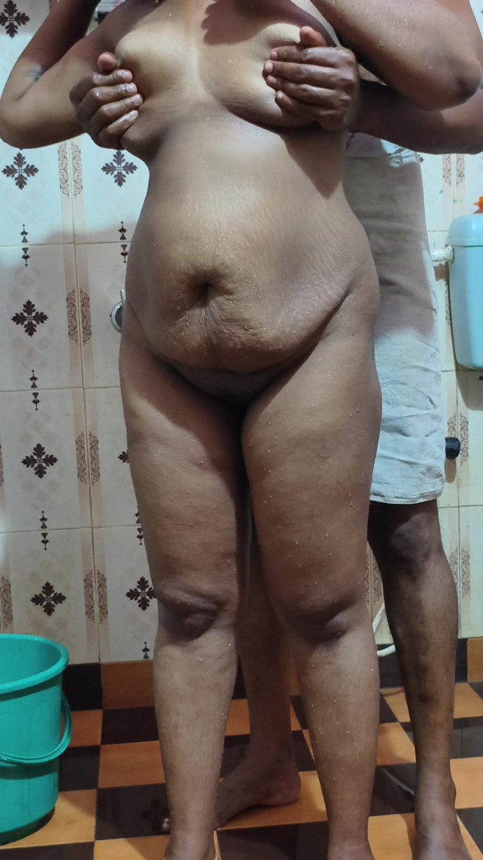 Realmallucouplevlog: Indyjska Dziewczyna Mallu kąpiel i ona potrzebuje bardziej ciasnego jebanie