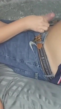 Ho perso una scommessa contro il mio fratellastro e ho dovuto masturbarlo