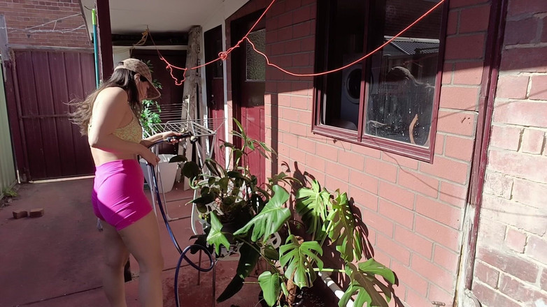 annikarain: Macecha Gardening Sfw