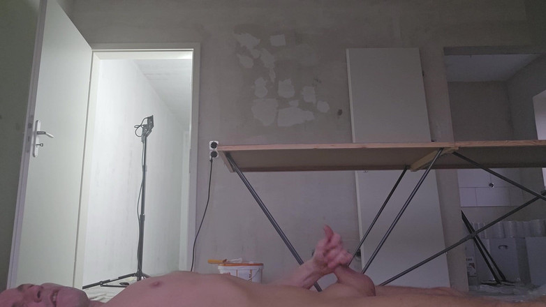 Chris_snoopy_91: Douche sur le chantier, partie 4, pisse, masturbation et éjaculation vers le...