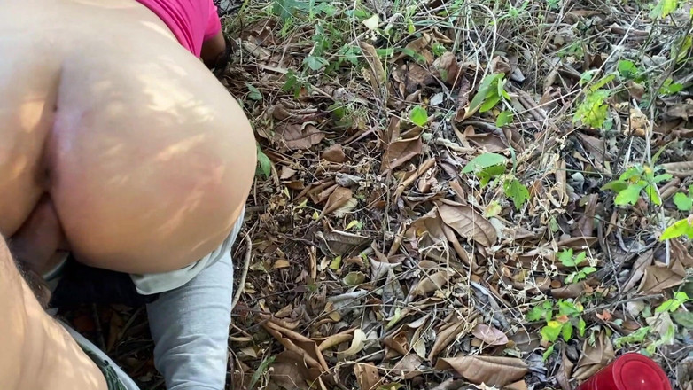 Cintialove: Ich finde sie draußen und laufe in einem Mädchen im...