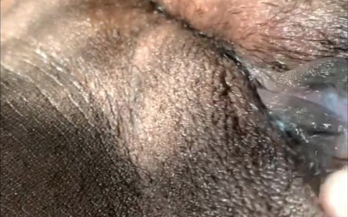 Super sexy ebony cuties: Трение моей киски пальцами, мое очко, сжимая мои огромные сиськи