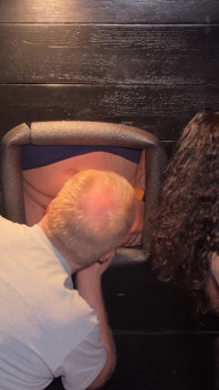 Celé video - Hvězdné zadky: Zákazníci Gloryhole si objednávají kávu se speciálním krémem - Cliff Media Productions