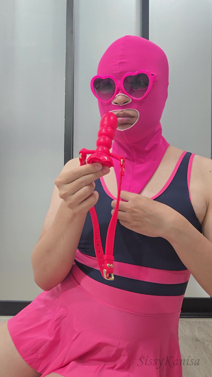 SissyKanisa: Maricas Kanisa Rose mouth gag dildo garganta profunda
