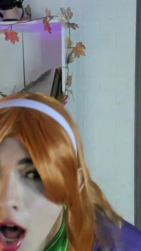 Cosplay Puv Daphne Burp Challenge with Scooby Taser
