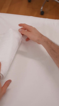 La masseuse Nata Gold reçoit une leçon spéciale avant son examen