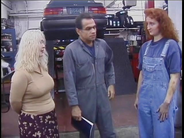 Sex Karma: Blondine an einen stuhl gebunden und ihre titten abgeschnitten