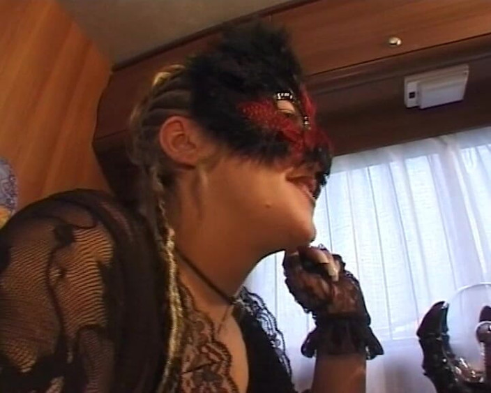 BB Video - Vintage Story: Une MILF allemande amateur fait un trio FFM aux gros...