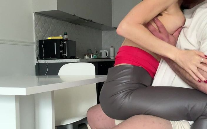 Gina Gerson: Adam Costa Eat My Pussy, Titis, Stopy na stole Da