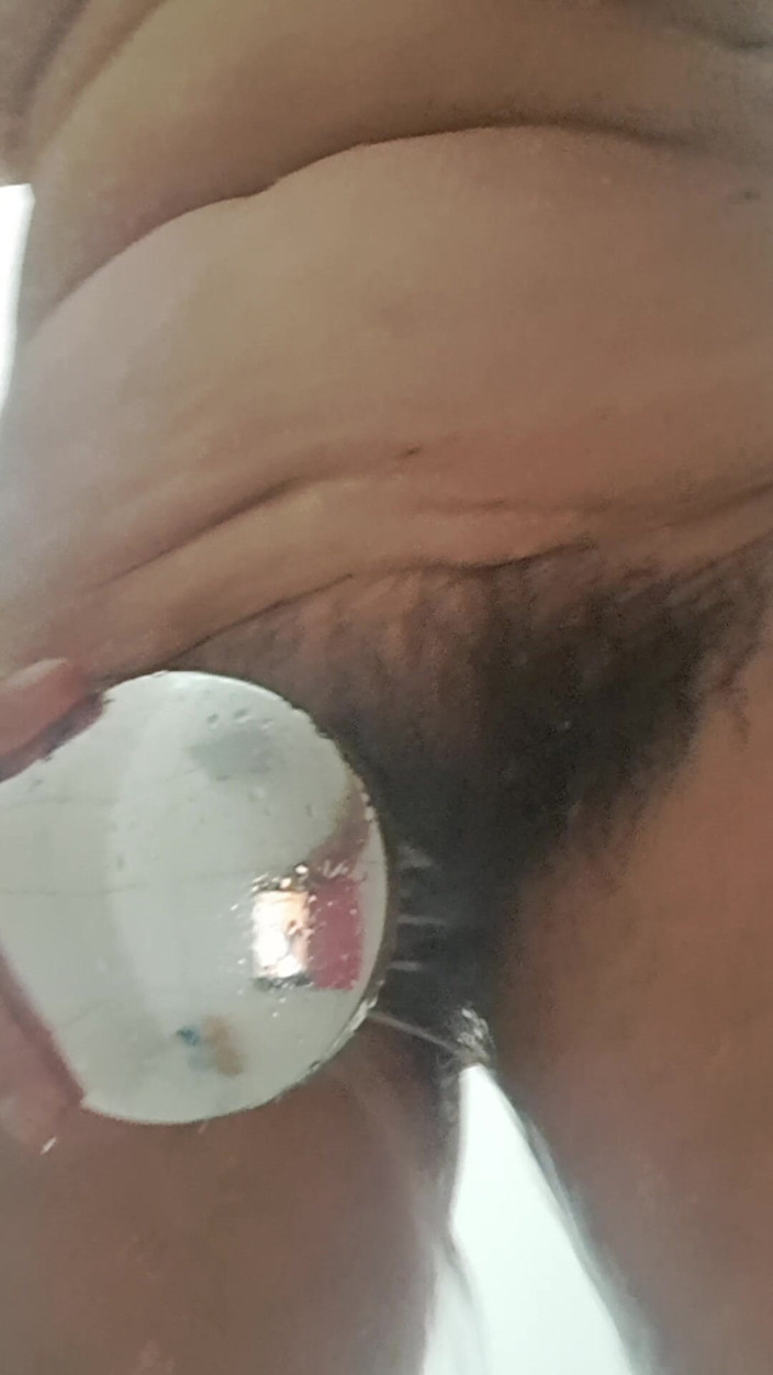 Mommy big hairy pussy: Aku ingin mengeluarkannya dengan celana dalamku dan menidurinya